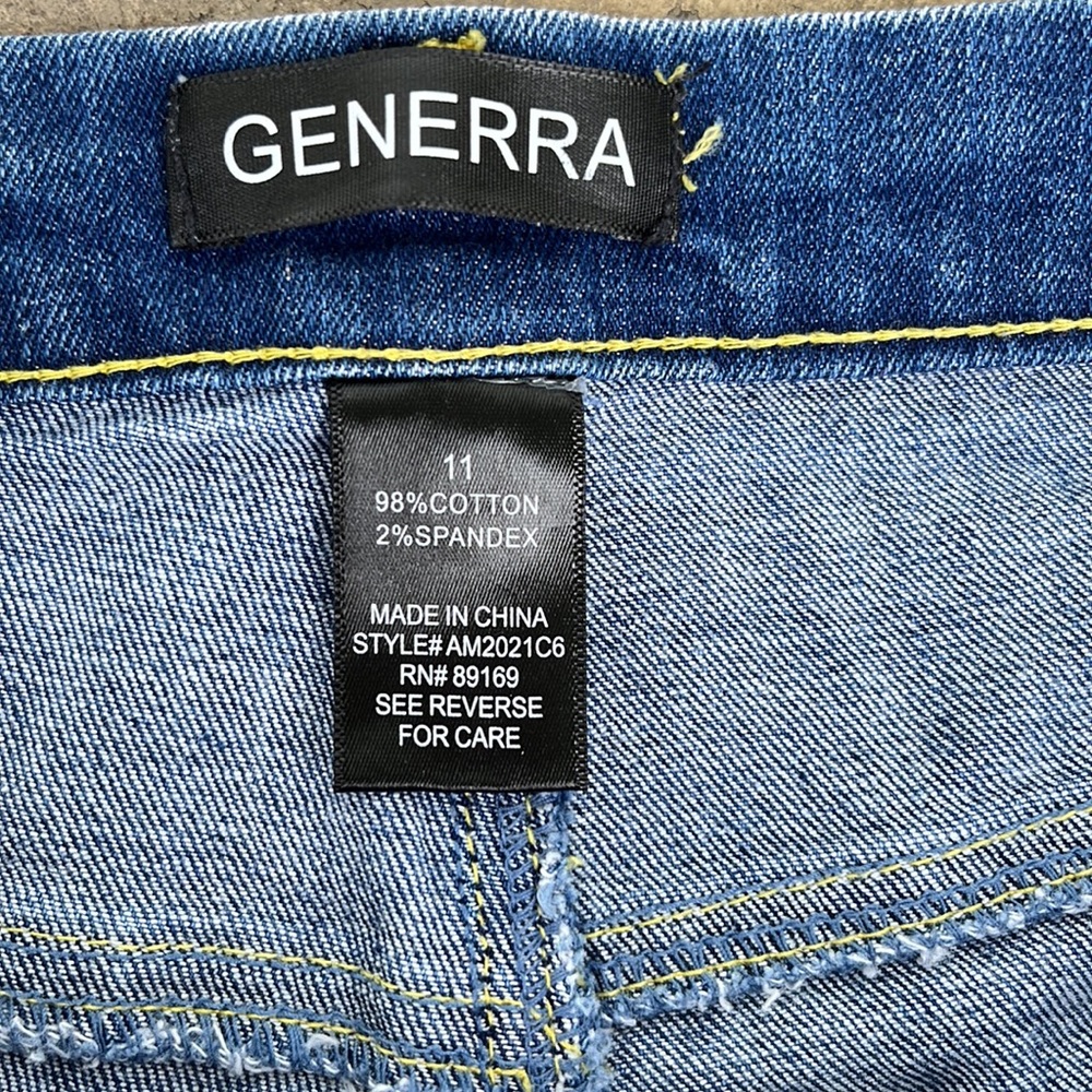 EUC Generra denim distressed capris - Picture 7 of 16